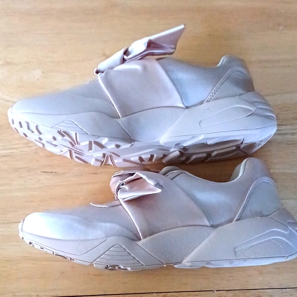 4 EVER pink bow tie runners - Picture 2 of 8